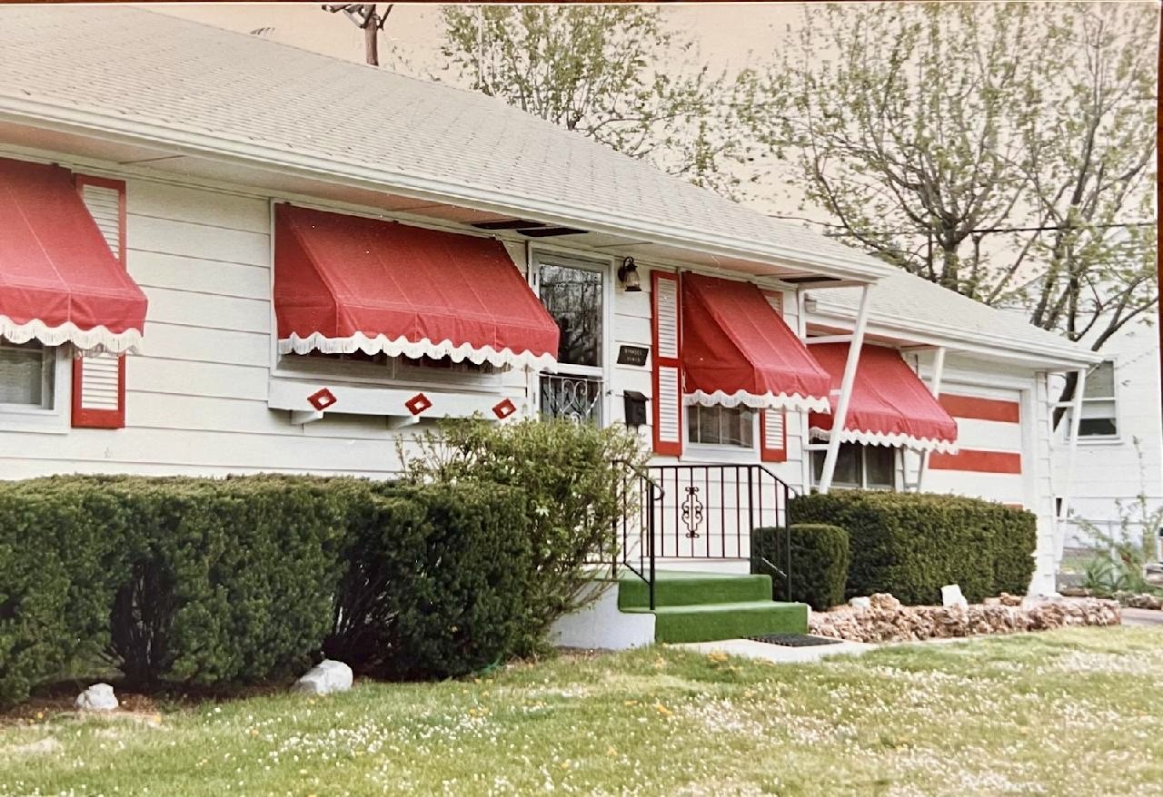 Debbie Rhoades' house at 10410 Renfrew. A picture is worth a thousand words! Thanks to Debbie and her sister Cheryl Rhoades (RGHS 1972) for providing the picture of their fabulous Glasgow Village home. RHOADES FAMILY COLLECTION